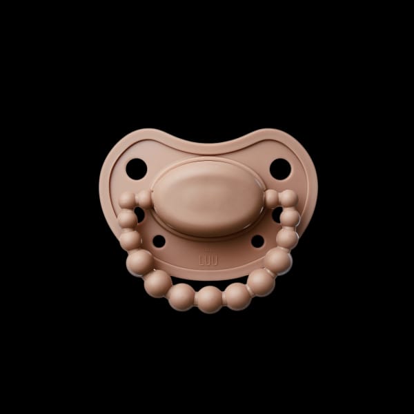 Пустышка LUU Kids соска позиционирующая, milk hazelnut, 3-6 месяцев, коричневый
