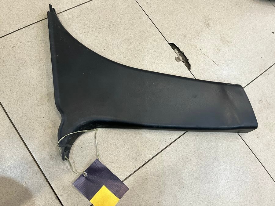 Обшивка стойки средняя правая (внутри) от Mazda 3 bk 2003-2009