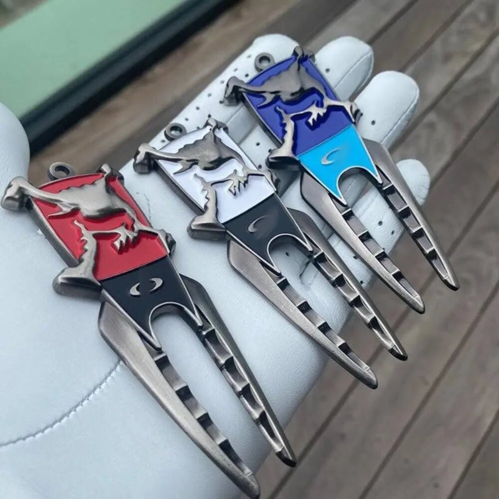 Инструмент для выравнивания газона Oakley Skull Golf Divot Tool White