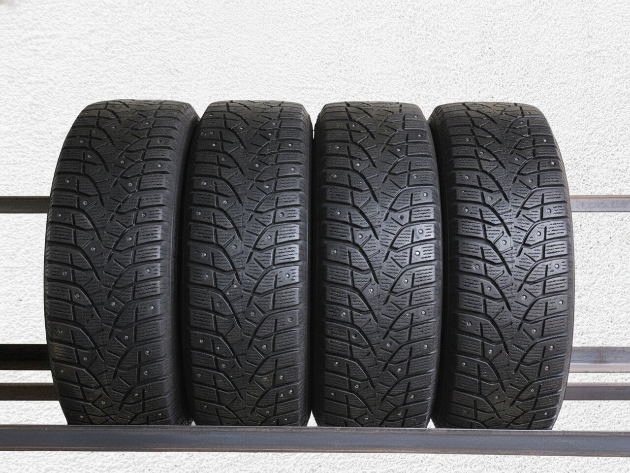 Зимние шины шипованные Bridgestone Blizzak Spike 02 195/65 R15 40.0% износ PT0010815 TSB0370551
