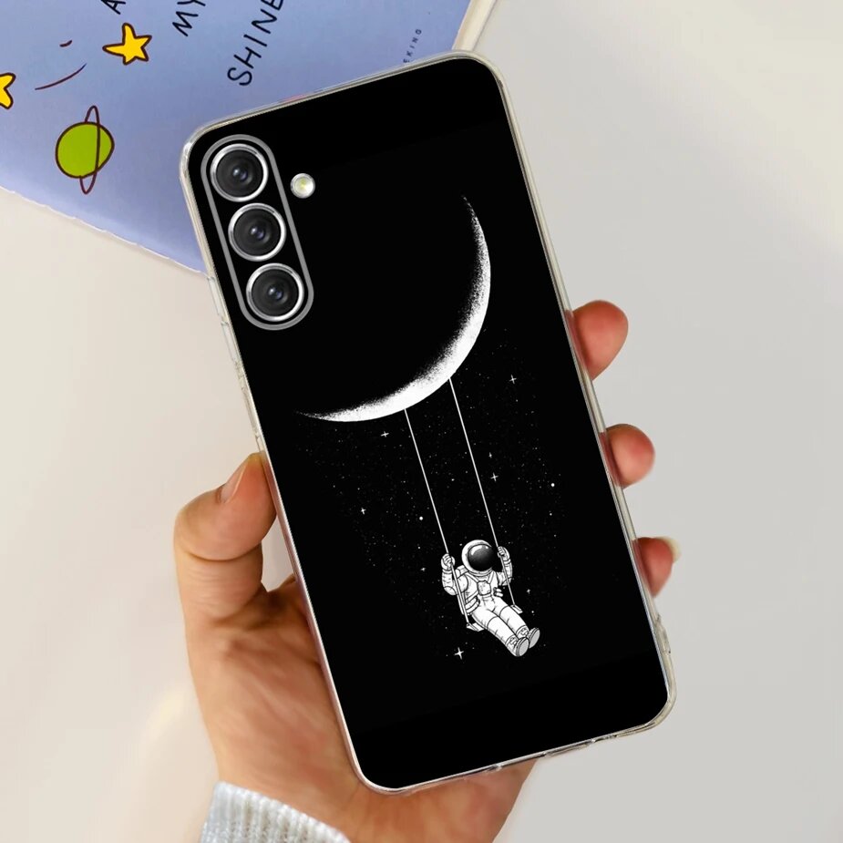 Чехол для Samsung Galaxy A04s с космонавтом