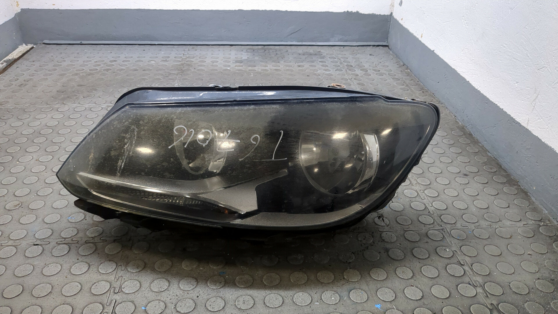 Фара (передняя) левая Volkswagen Touran Б/У