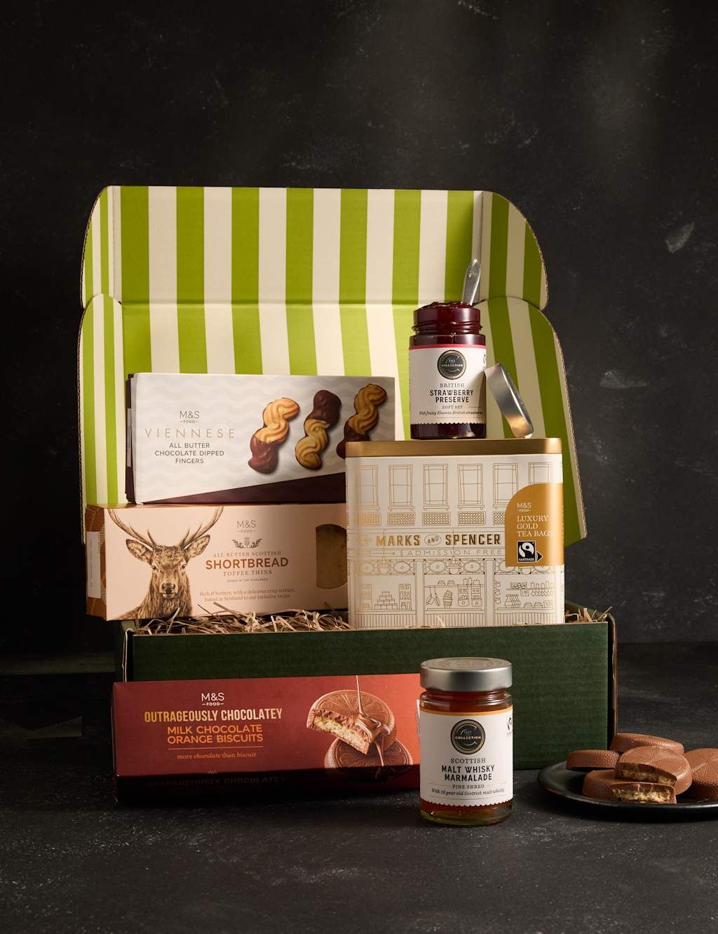 Marks and Spencer Подарочный набор угощений The Tea & Treats Gift
