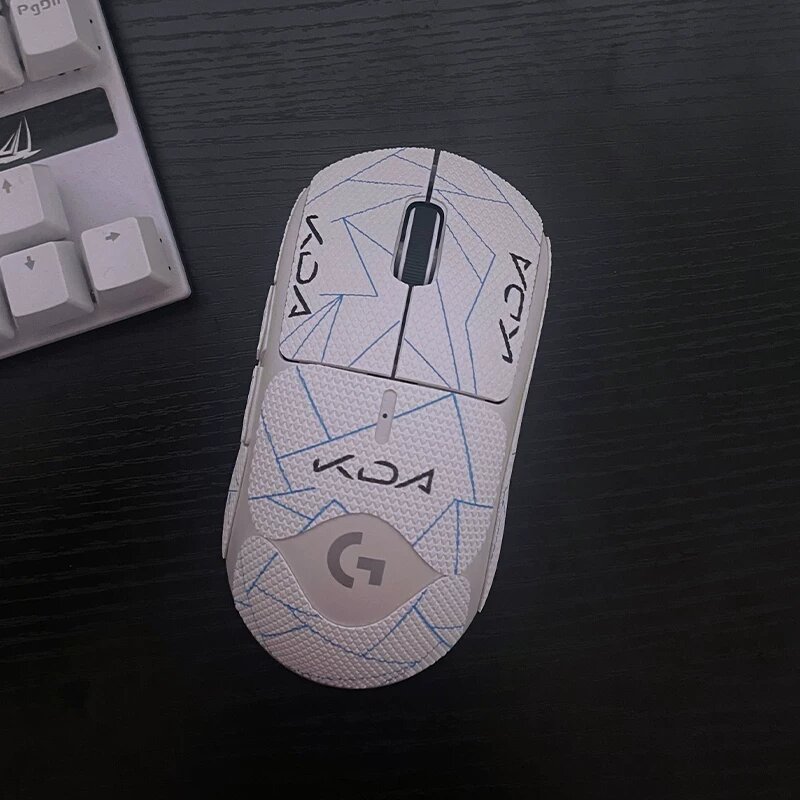 Белая наклейка с KDA для мыши Logitech G Pro Wireless (модели 2 и 3)