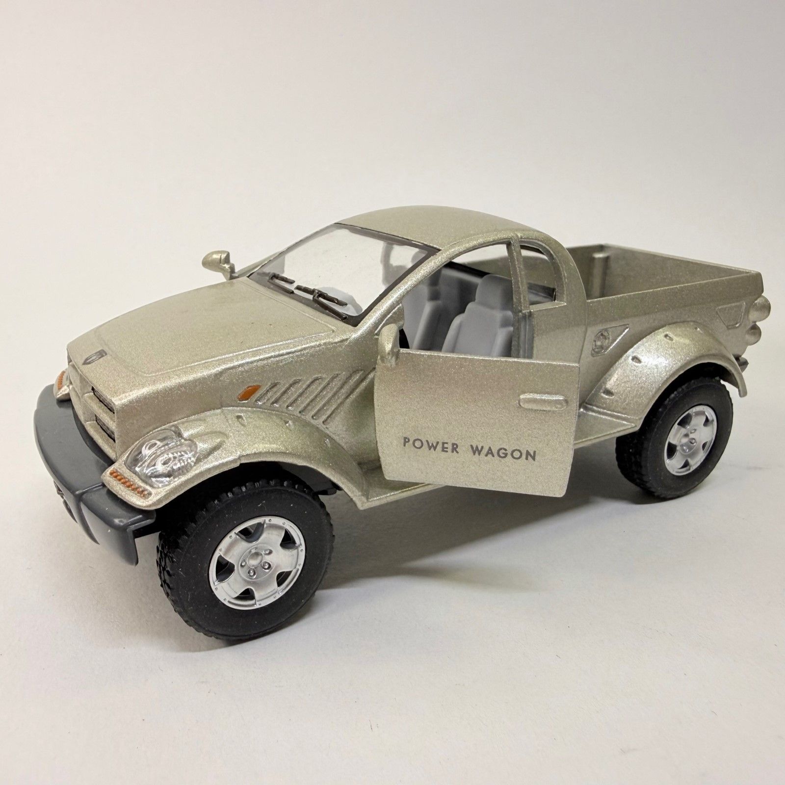 Модель авто 1:42 Dodge Power Wagon Kinsmart без коробки