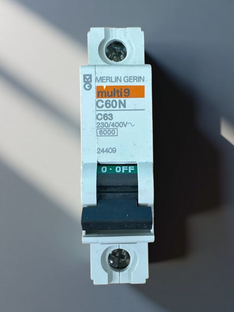 Автоматический выключатель Merlin Gerin Multi9 C60N 1P 63А (C) 6кА
