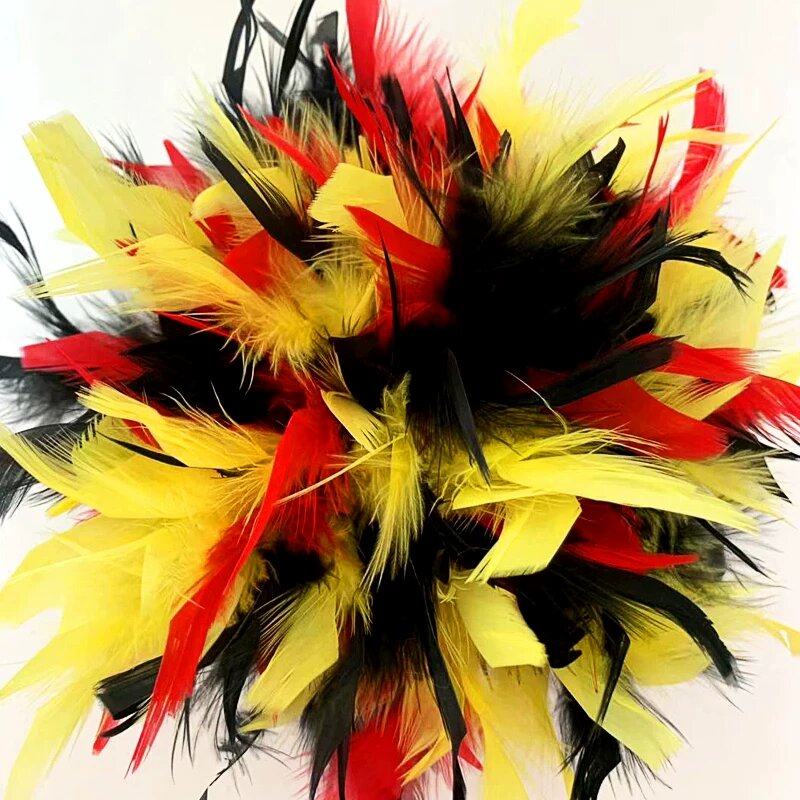 Детский шлем для скейтборда с перьевым узором красного, желтого и черного цветов - один размер