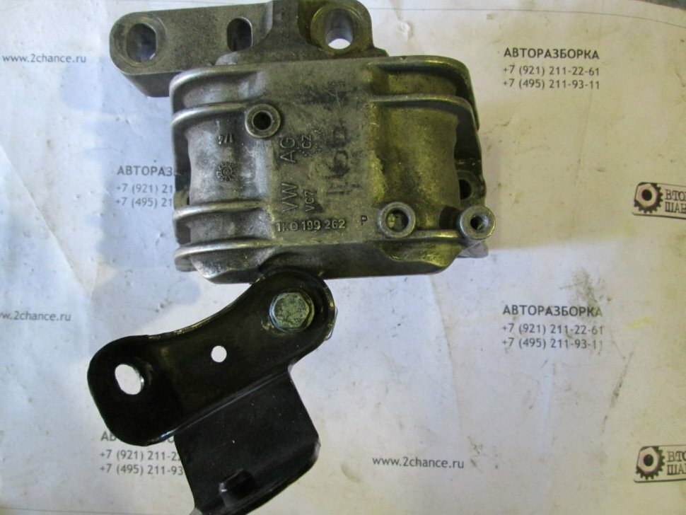 Опора двигателя правая 1K0199262P Audi A3 б/у