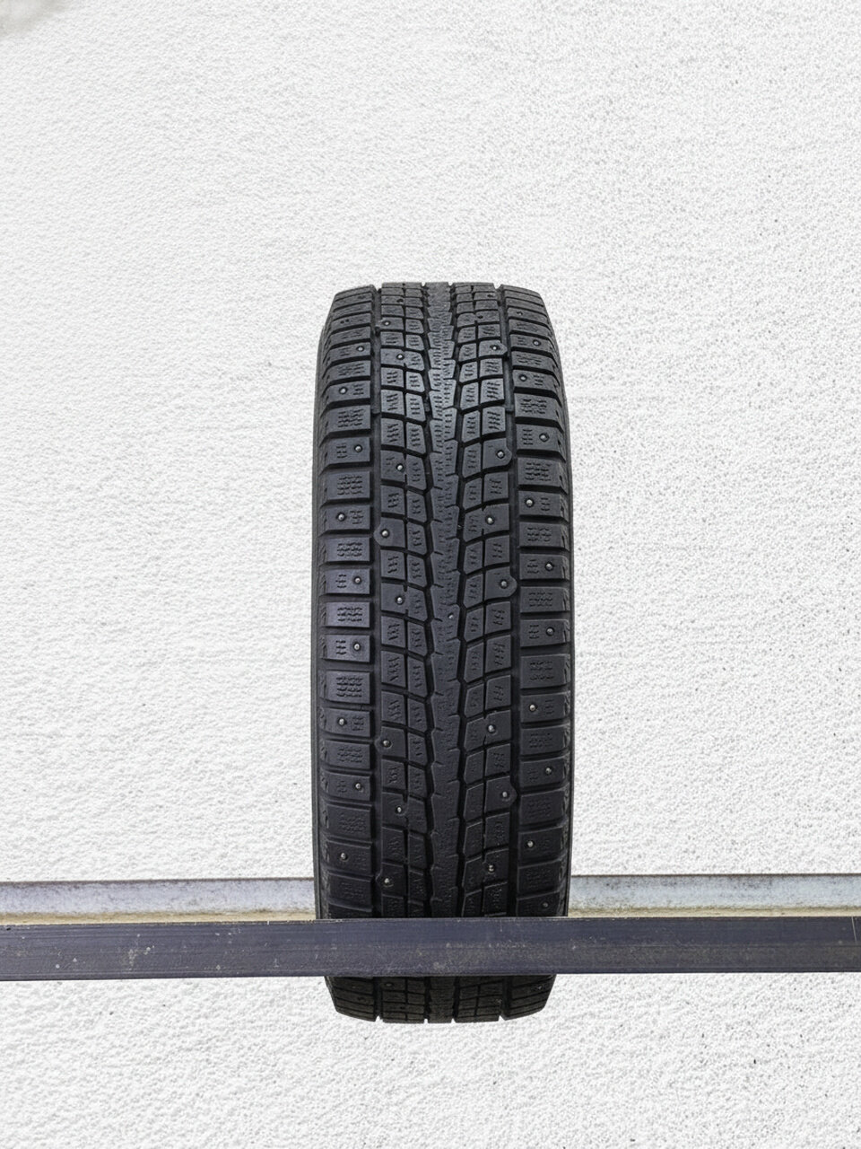 Зимние шины шипованные DUNLOP SP Winter Ice 01 215/70 R16 45.0% износ PT0010971 DSV104