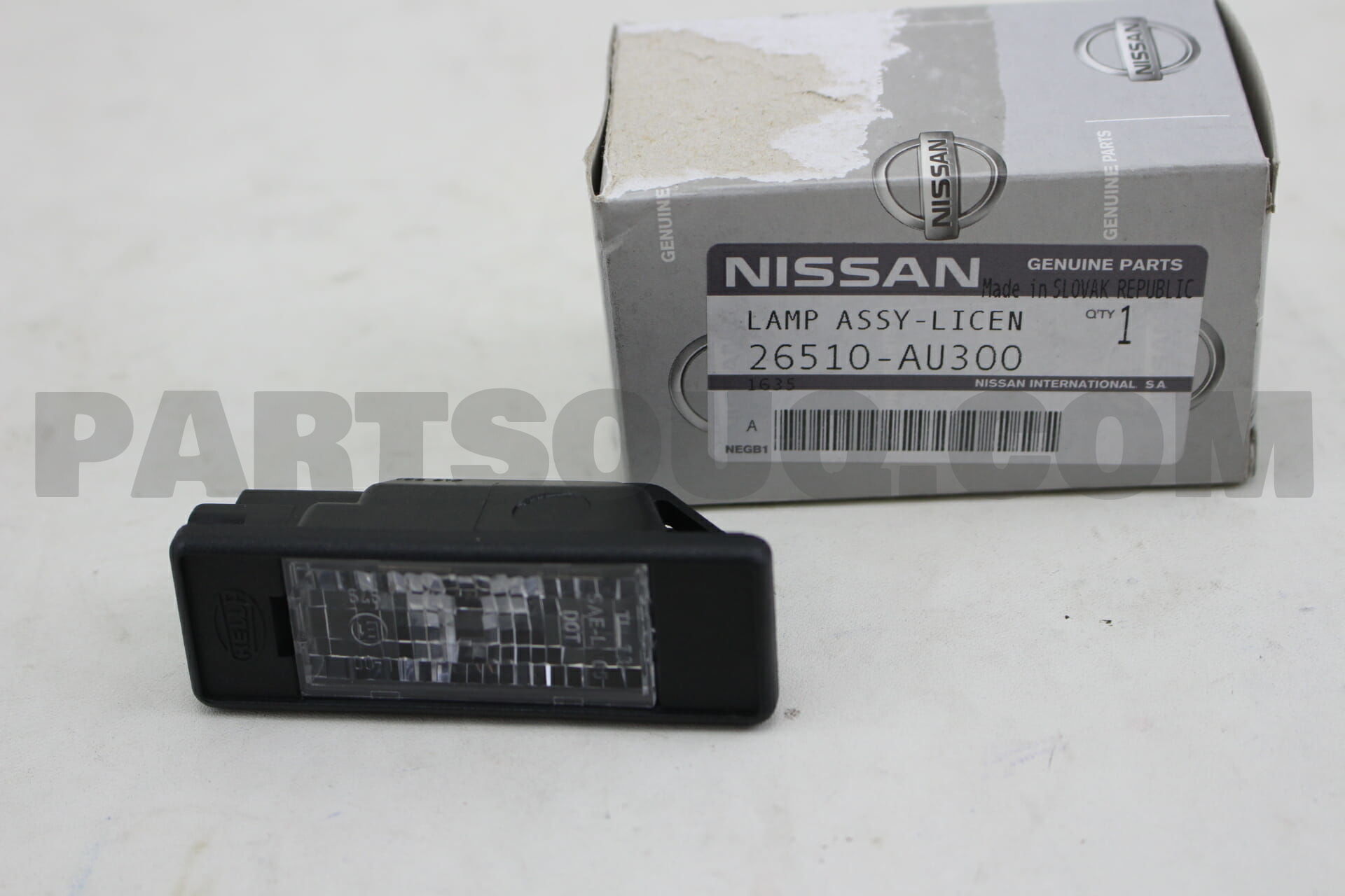 Фонарь подсветки номера Nissan 26510AU300