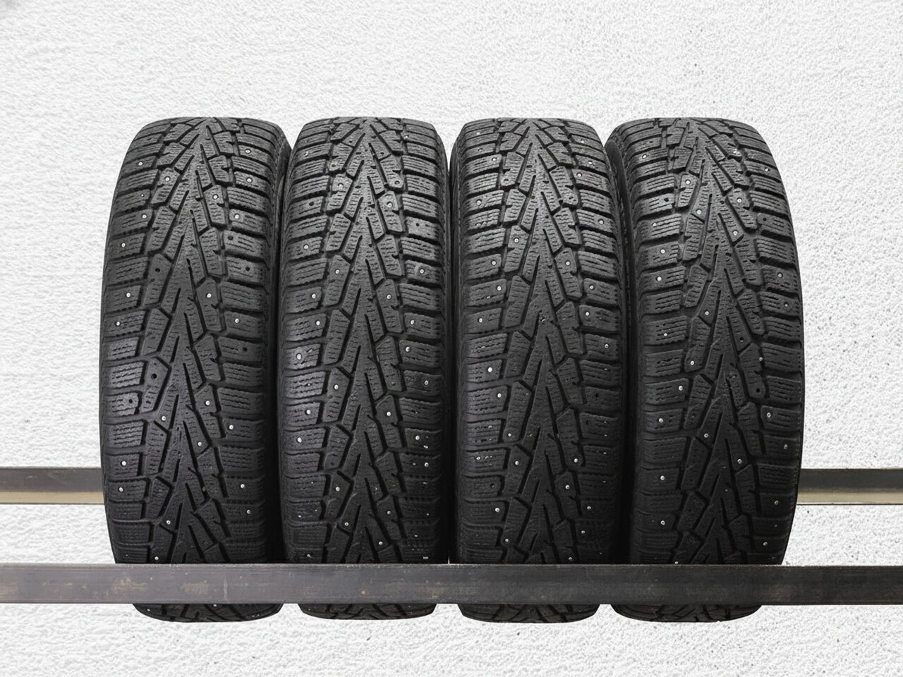 Зимние шины шипованные Cordiant Snow Cross 195/65 R15 35.0% износ PT0007027 IJN002