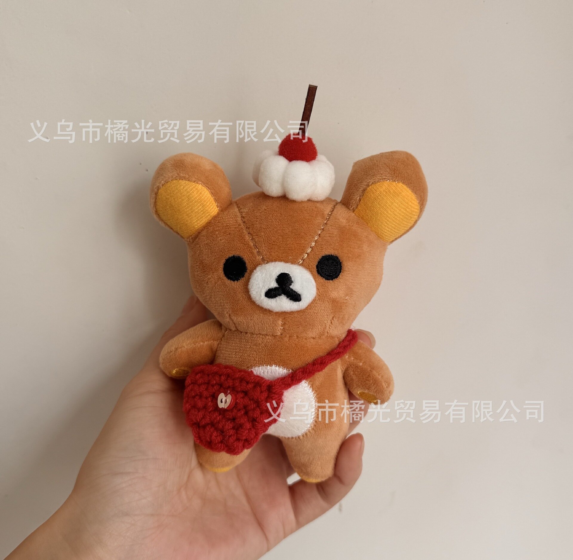 Милая мягкая плюшевая игрушка Rilakkuma на брелоке красный вязаный мешок торт 11 см Sanx