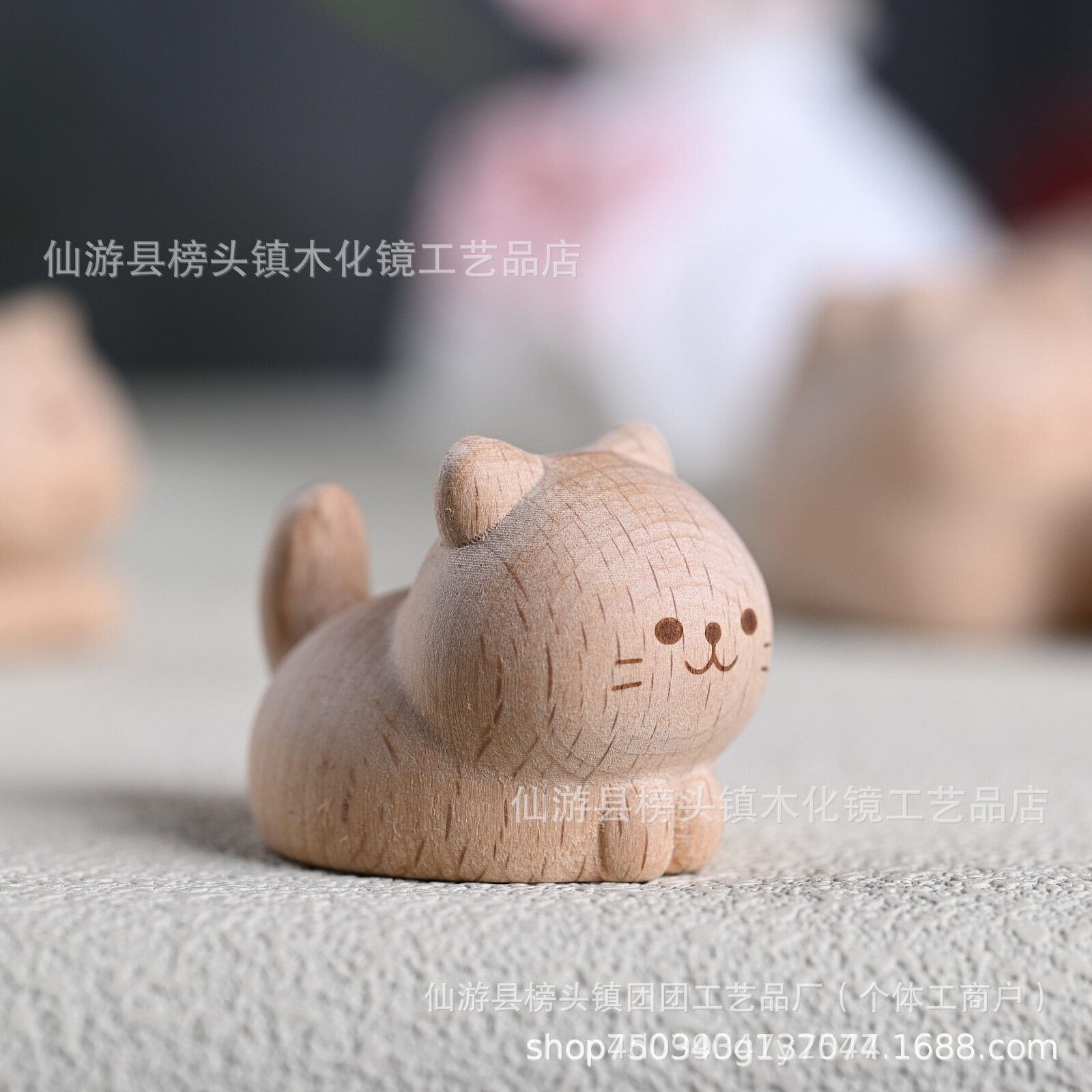 Резная деревянная фигурка из бука Ленивый кот брелок подвеска 11г 4x3x3см