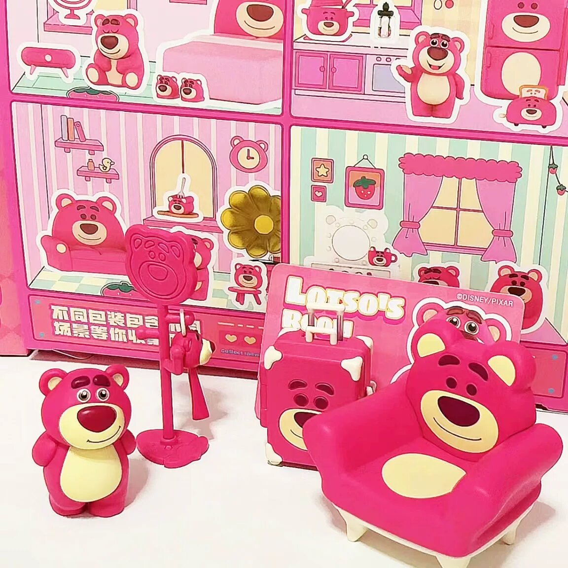 52TOYS Disney Toy Story Yablochnyy Medved' Room Puteshestvennyy Plan Figurka - Neotkrytaya Korobka