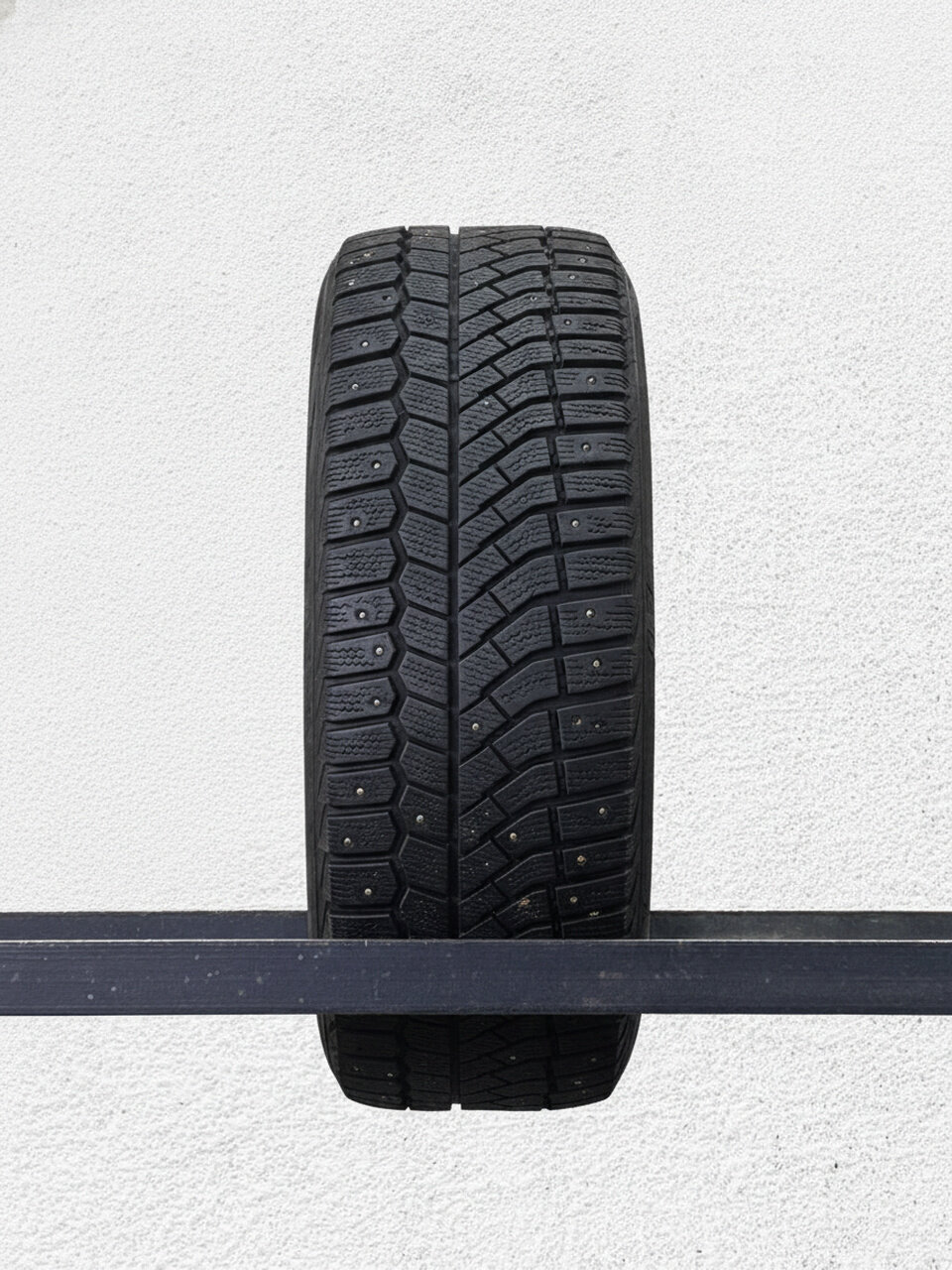 Зимние шины шипованные Viatti Brina Nordico V-522 205/55 R16 35.0% износ PT0010876 DSV102