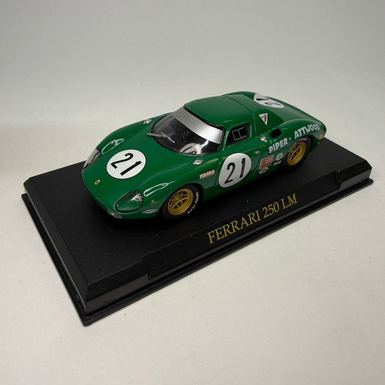 Модель авто Ferrari 250 LM IXO Models 1:43 без блистера