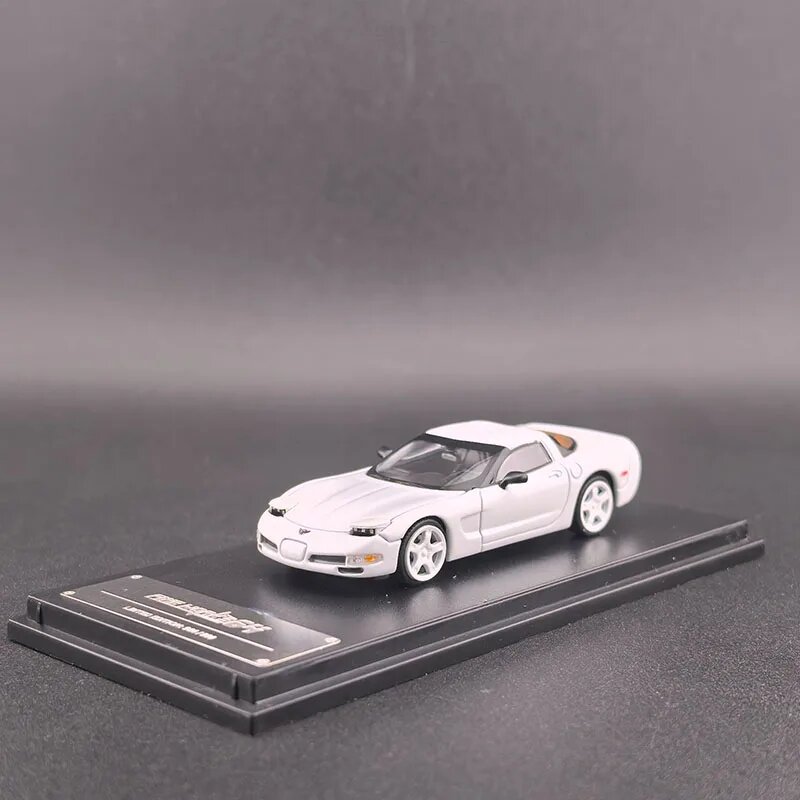 BBURAGO Chevrolet Corvette C5 1:64 Белый, white