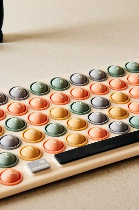 Игрушечная клавиатура ZARA HOME CHILDREN'S TOY KEYBOARD из пластизоля, разноцветная игрушка-антистресс