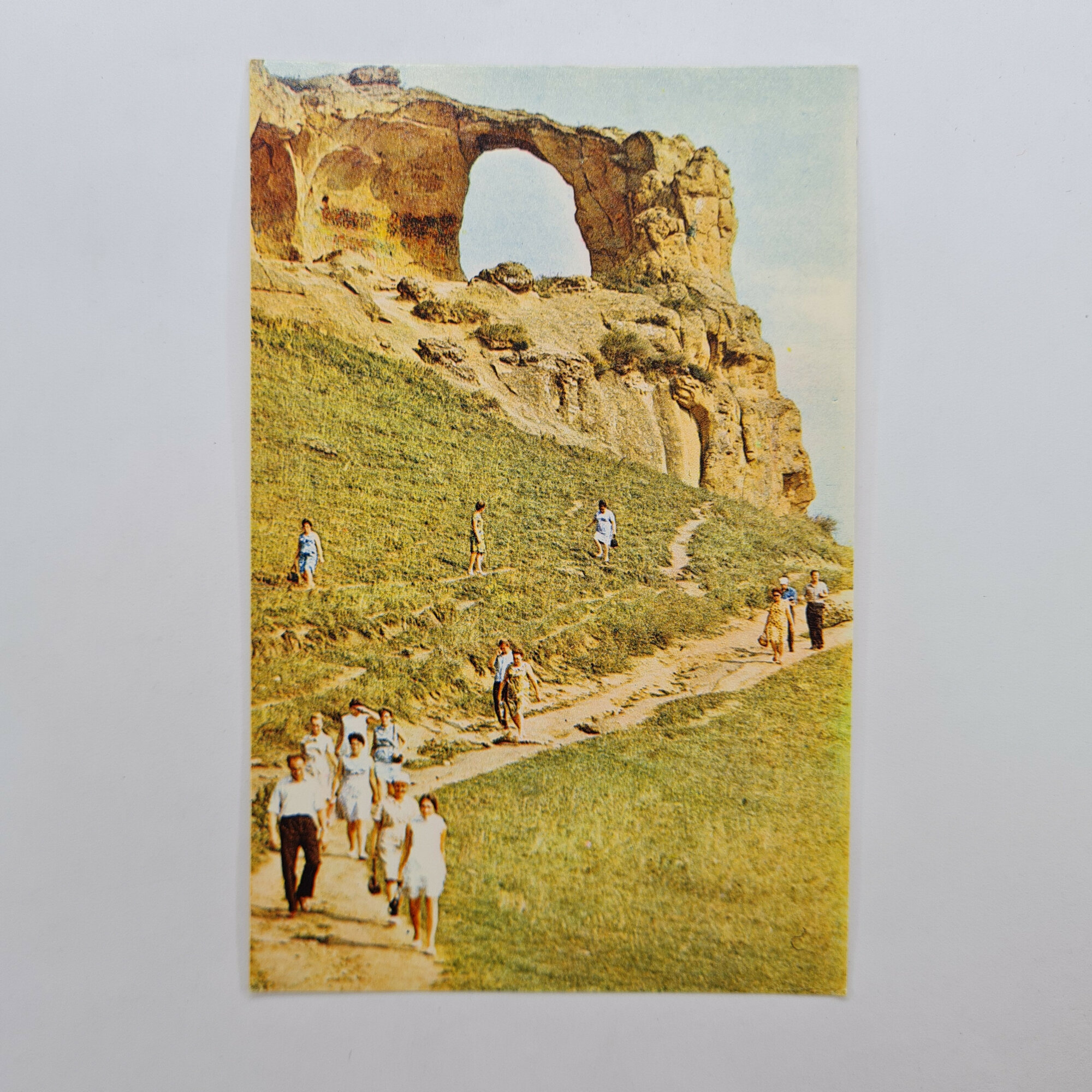 Открытка советская СССР, Кисловодск Кольцо-гора с туристами и скалами. Винтаж