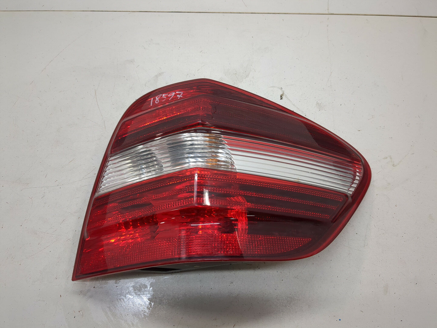 Фонарь (задний) правый Mercedes ML W164 Б/У