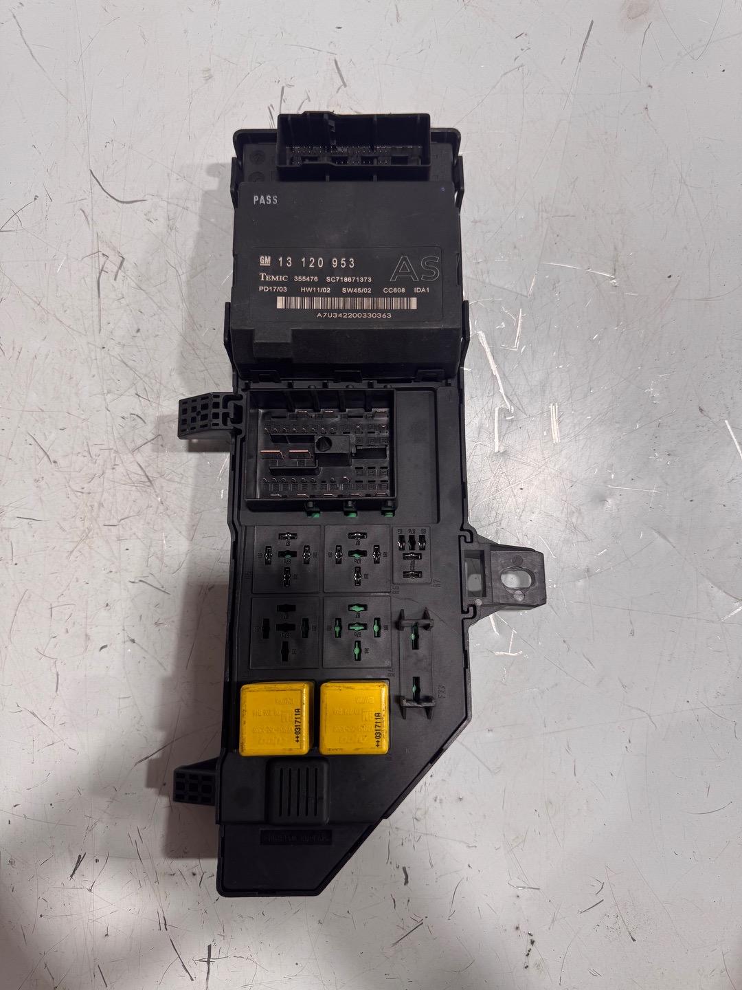 Блок предохранителей Opel Vectra C (2002 - 2005) 13120953AS