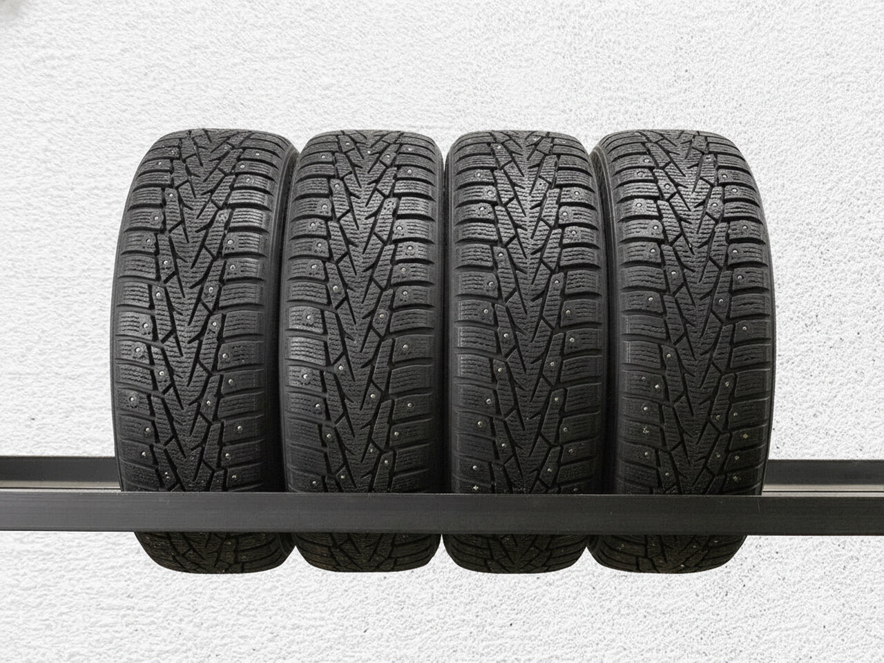 Зимние шины шипованные Nokian Tyres Nordman 7 185/60 R15 30.0% износ PT0011335 TSB057069