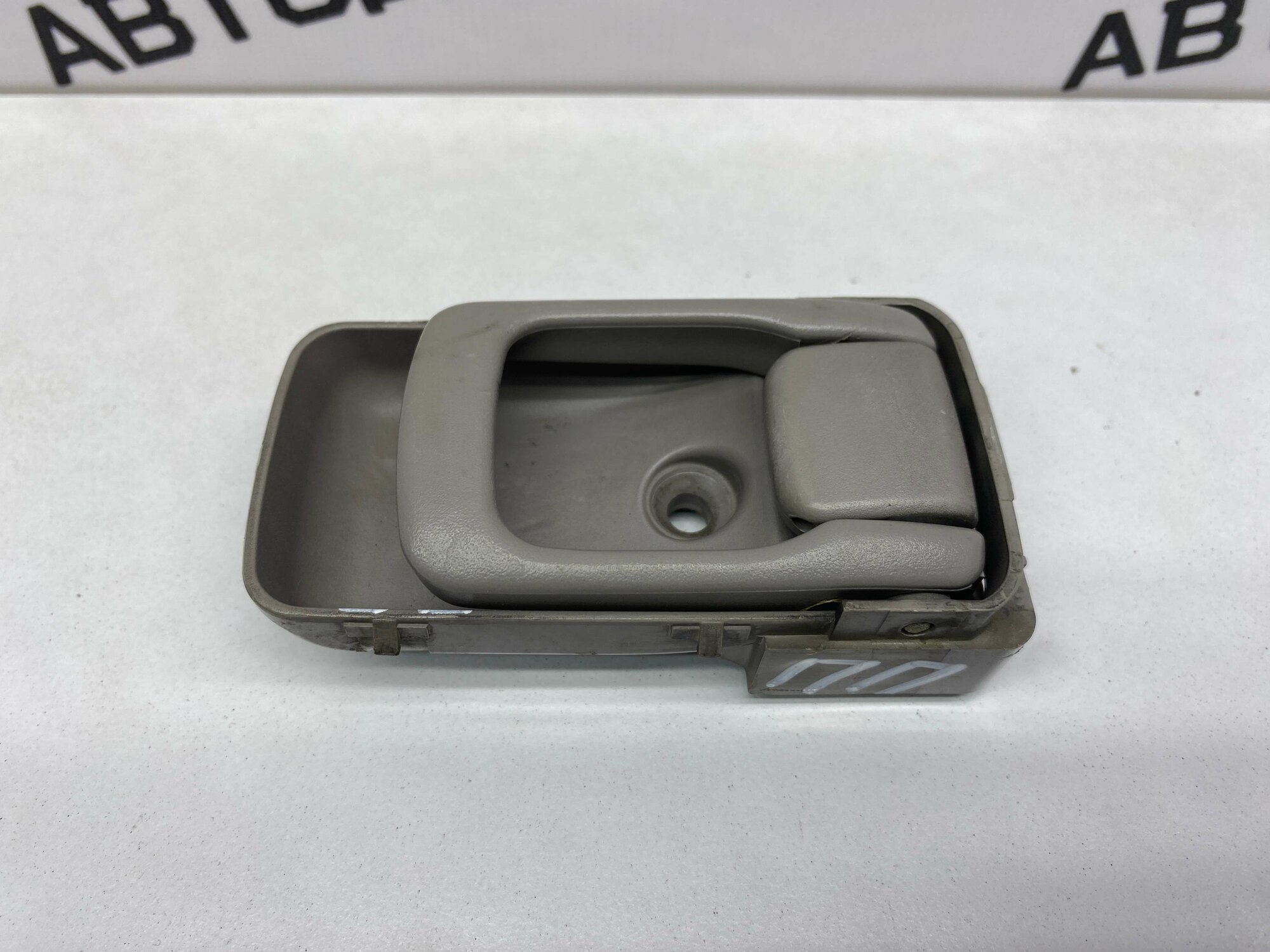 Ручка двери внутренняя п/п Nissan Cube Z10 2001 г