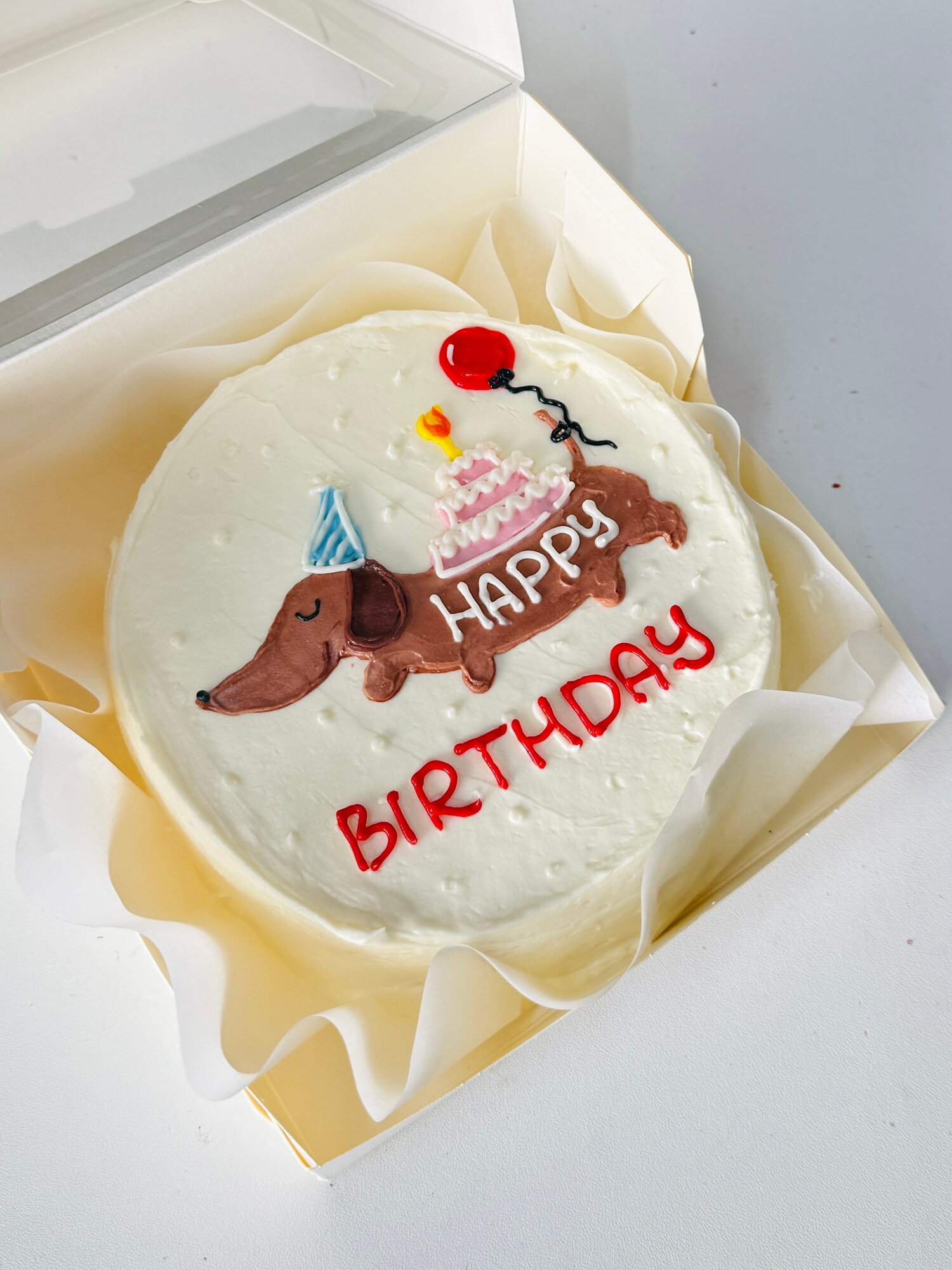 Бенто торт на день рождения с таксой «Happy birthday», клубничный, 650 грамм