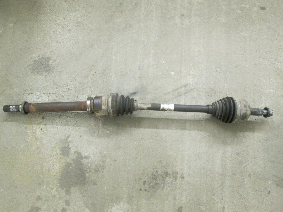 Полуось передняя правая 8200725502 Renault Megane III, Fluence 2010> б/у
