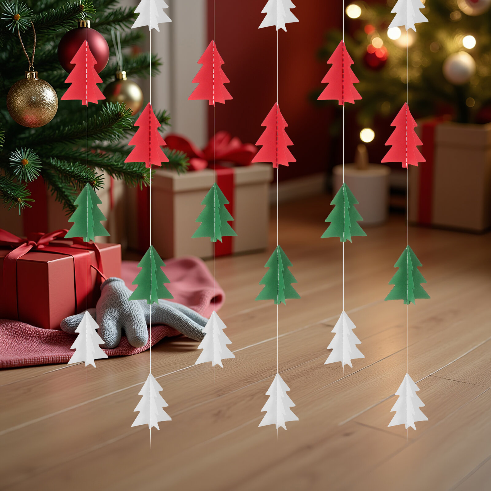 Бумажная гирлянда с объёмными ёлочками красно-белого-зелёного цвета для украшения праздника