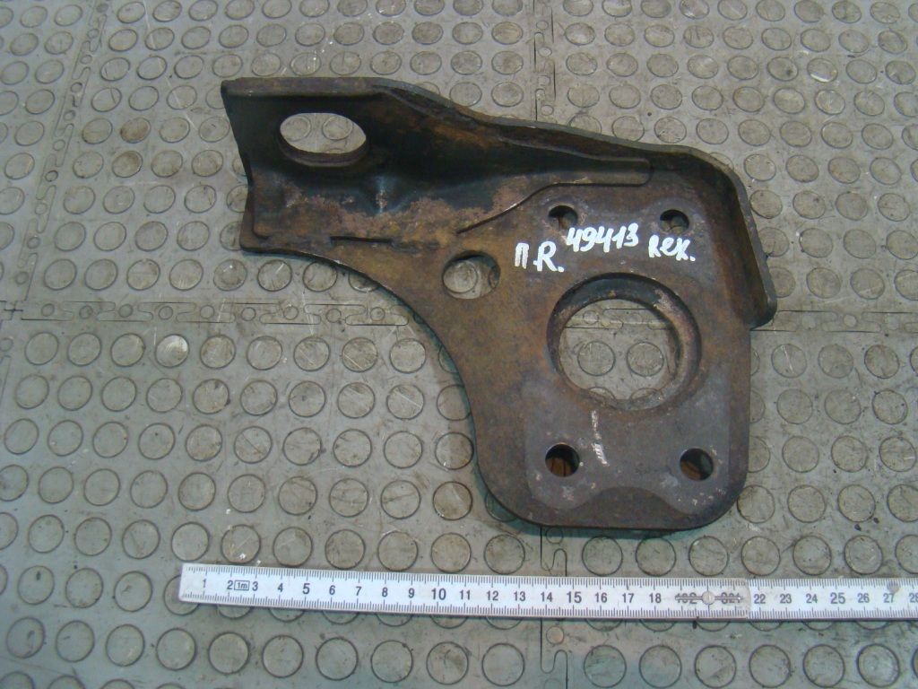 Кронштейн переднего редуктора правый Ssang Yong Rexton I 2001-2006 4105008100 (с пробегом)