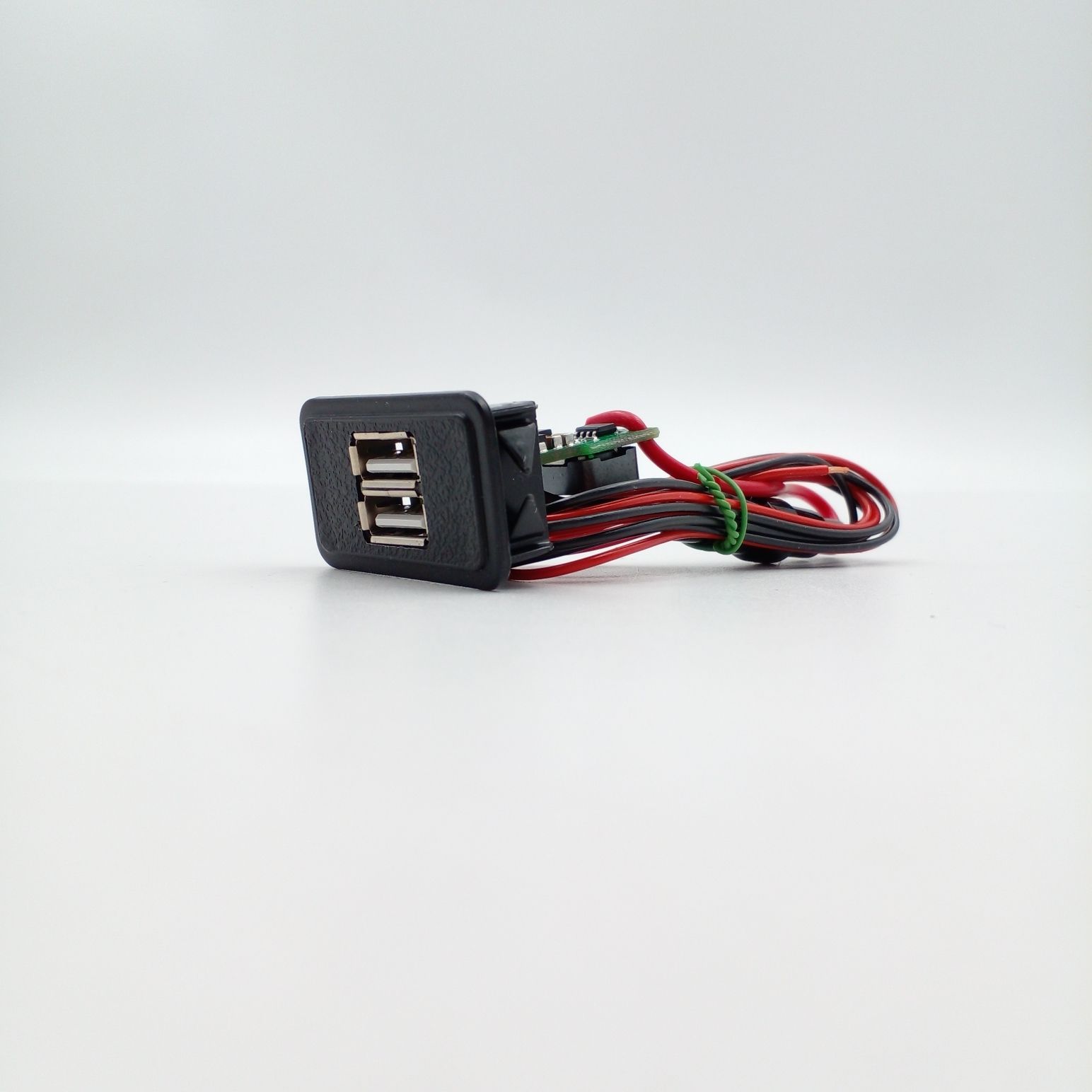 USB зарядное устройство в консоль подходит для LADA 2106 и 2107
