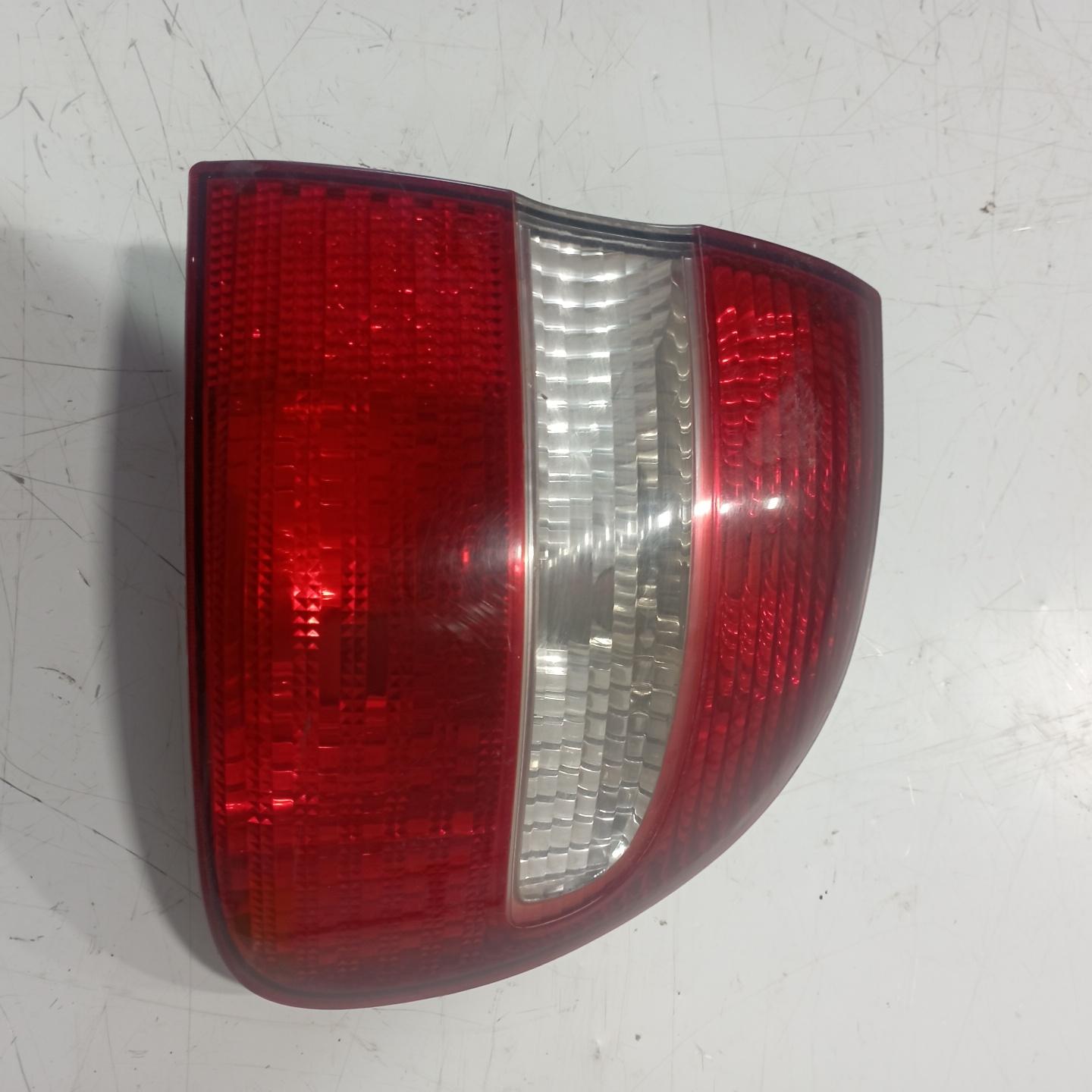Фонарь задний правый Volvo V40 1 2-й рест. (2002 - 2004) 30887334