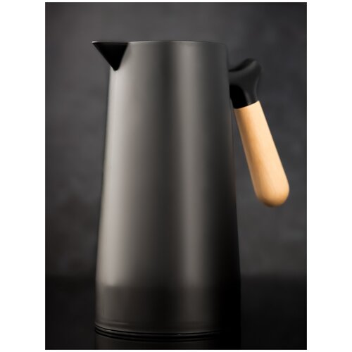 Чайник-термос, 1 литр, черный матовый с деревянной ручкой в стиле 