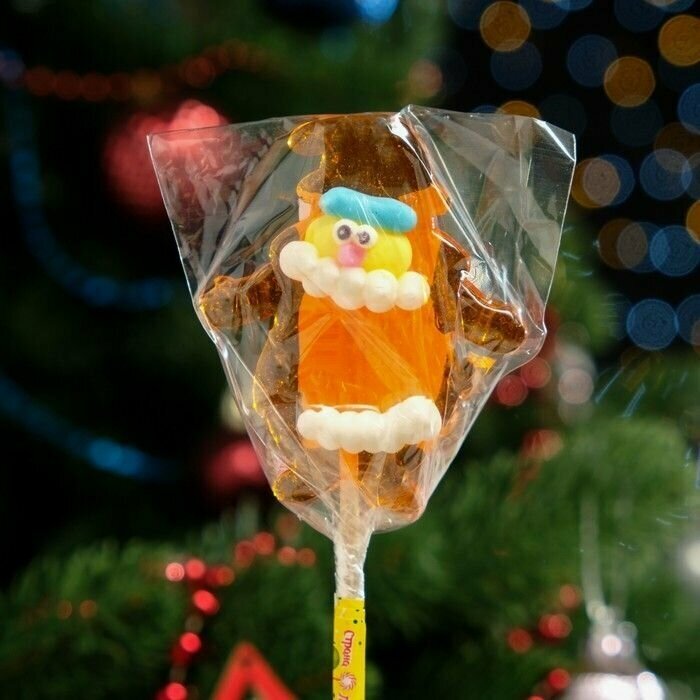 Карамель на палочке "Дед Мороз", оранжевый, 25 г - фотография № 2