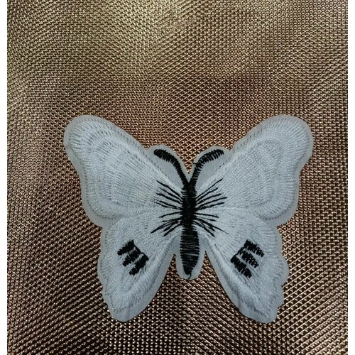 Термоаппликация, нашивка на одежду *Бабочка*(7см. х5,5см.) белого цвета