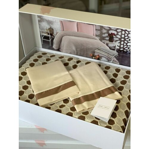 Плед на кровать диван 220х240 с простыней и наволочками