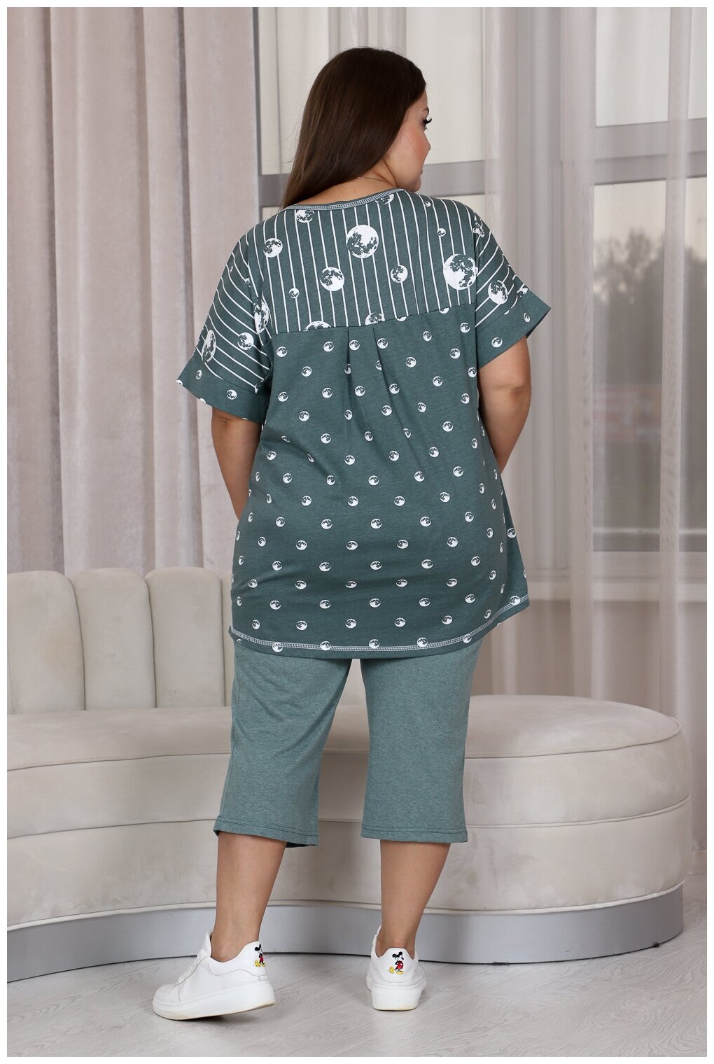 Комплект Натали, бриджи, футболка, капри, короткий рукав, пояс на резинке, карманы, трикотажная, размер 54, зеленый - фотография № 2