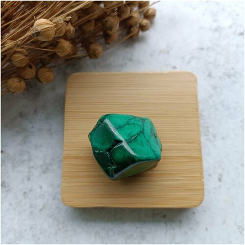 Натуральный камень Малахит, 1шт, 30-33 мм.