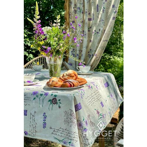 Льняная скатерть с цветочным принтом и кружевом 