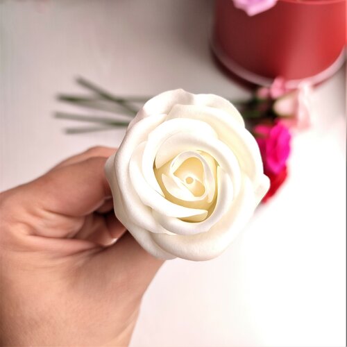 Нежная молочная роза из мыльной пены для букетов и творчества 30 см