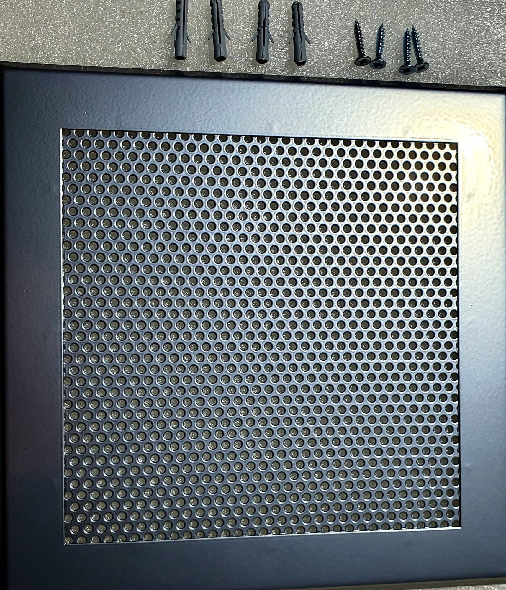 Вентиляционная решетка металлическая на магнитах 200х200мм тип перфорации кружок (Rv 3-5) хром