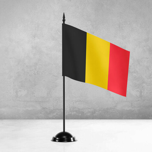 Настольный флаг Бельгии на пластиковой черной подставке