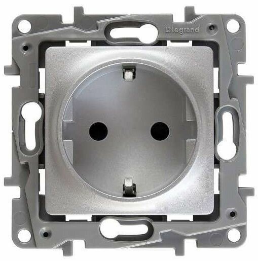 Розетка Legrand Etika 672422, 16 A, 250 В, IP20, встраиваемая, защитная шторка