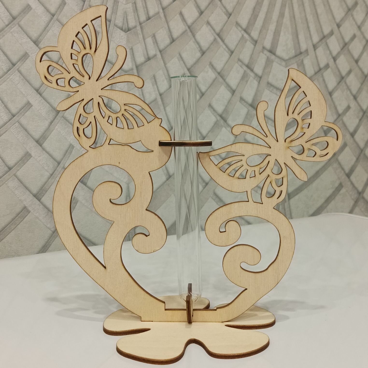 фото Ваза с пробиркой деревянная для цветов и сухоцветов "Девушка", держатель для пробирки декоративный.