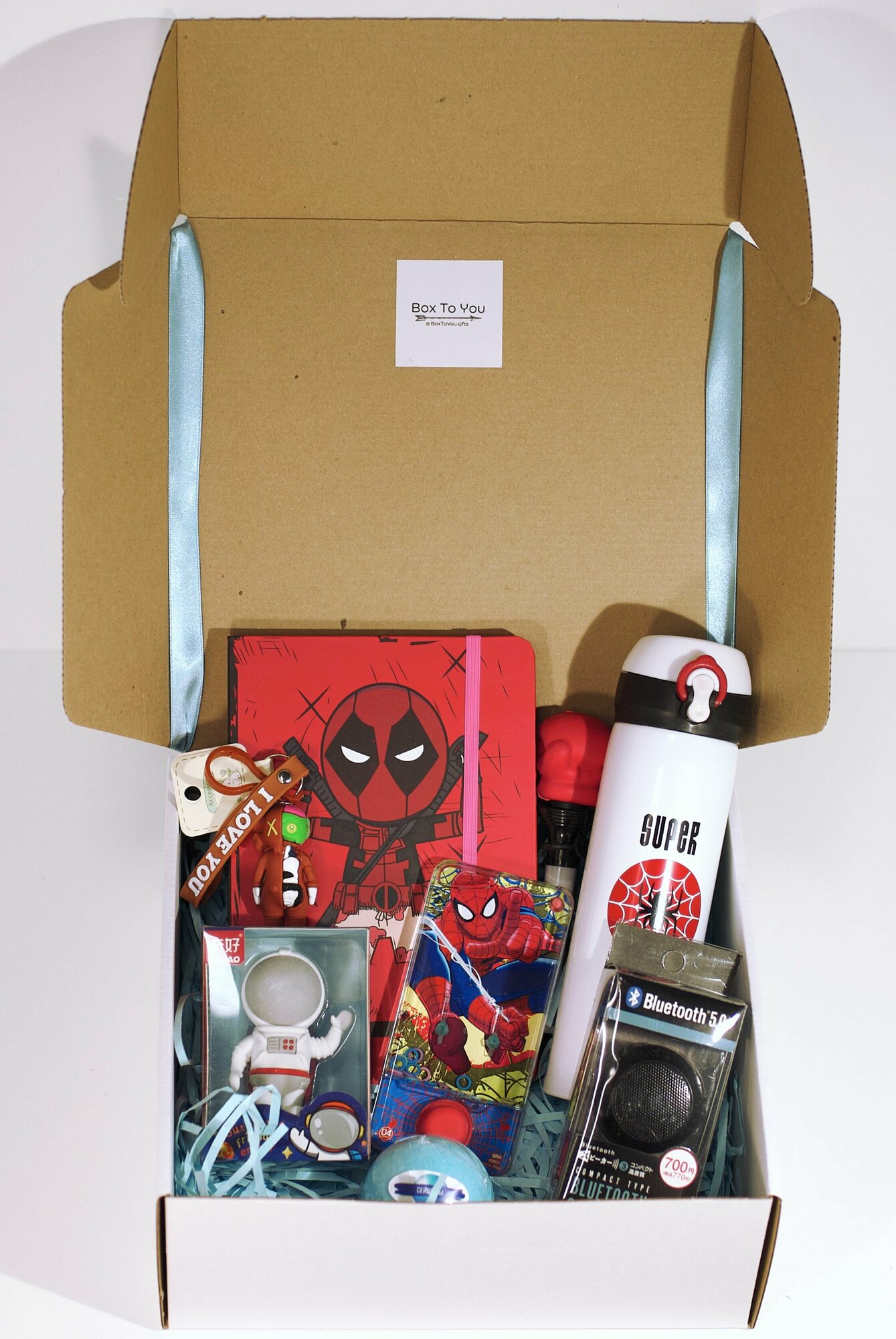 Подарок для мальчика в праздничной упаковке BoxToYou / Детский бокс сюрприз / 8 предметов