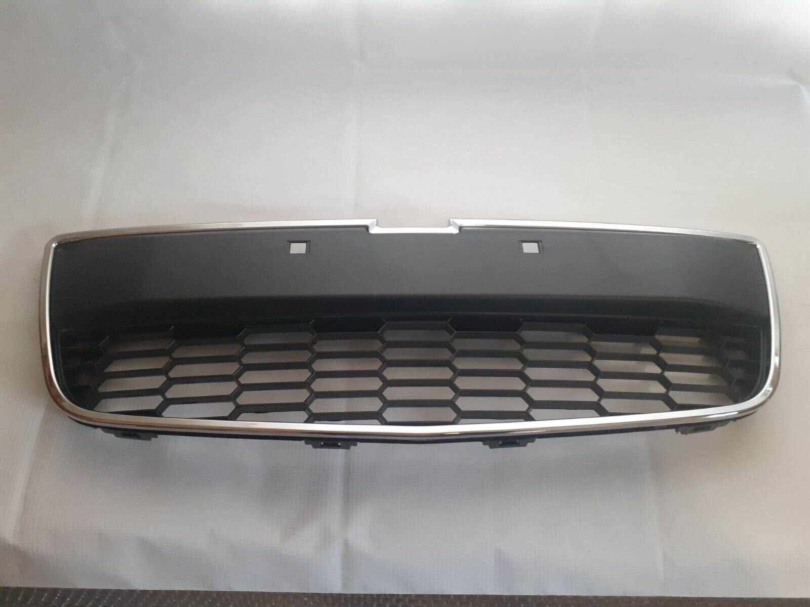 Нижняя решетка радиатора Шевроле Авео Т300 CHEVROLET AVEO 11-15