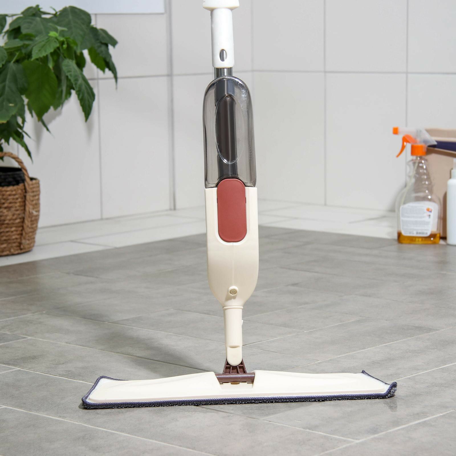 фото Швабра для мытья пола с распылителем, стальная ручка 125 см, насадка из микрофибры, размер 40×12 см