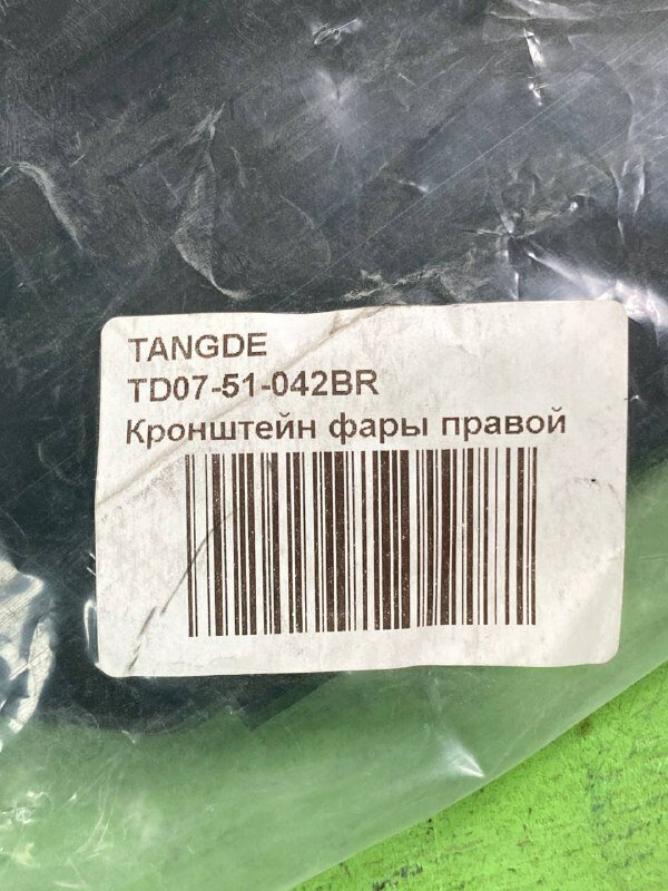 фото Кронштейн облицовки фары ! правый \Volvo FM9/12. FH12/16 NEW