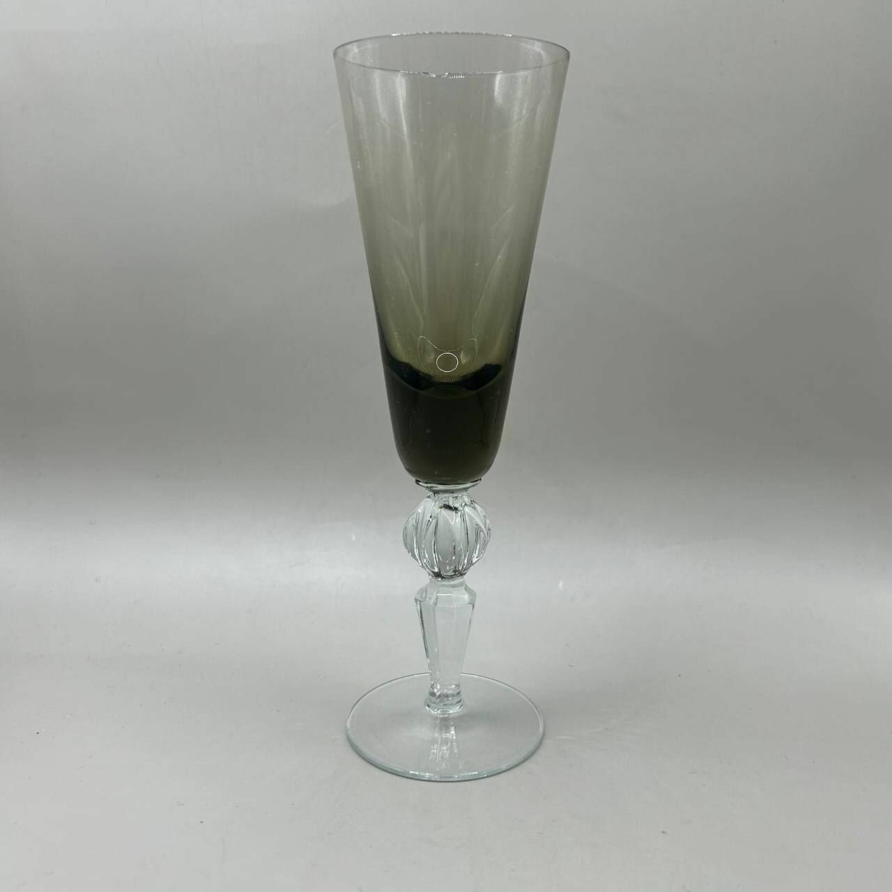 фото Бокал Фужер - Дымчатое стекло, Суздаль, Скол на ободке! Гусевский хрустальный завод! Редкость!